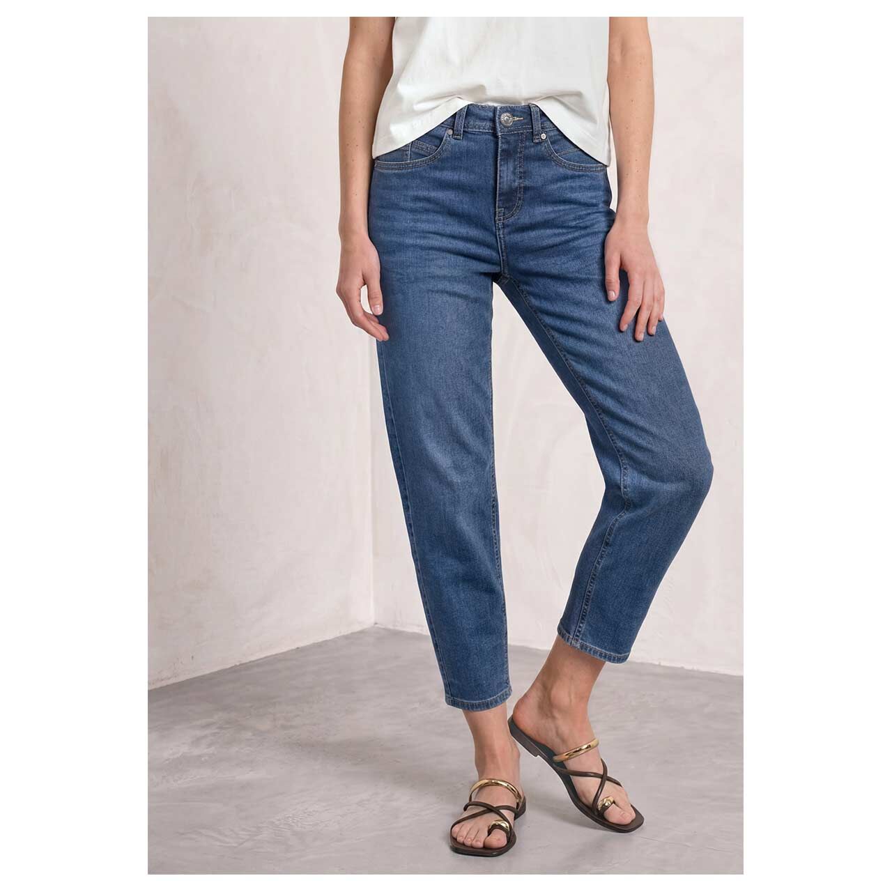Damen Ankle Jeans Karlie Barrel von Street One in Blau angewaschen, Vorderansicht am Model