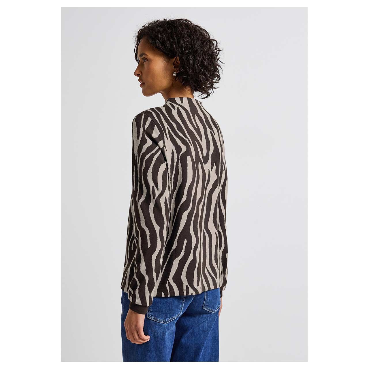 Damen Pullover Dessin Turtle Neck von Street One in Dunkelbraun mit Print, Rückansicht am Model