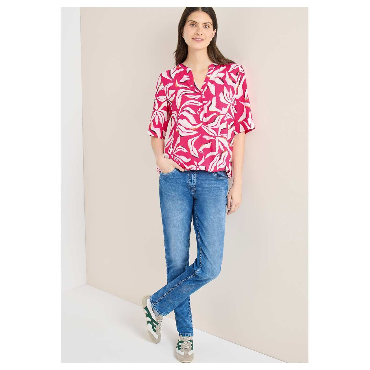 Damen 3/4 Arm Bluse Splitneck Print von Cecil in Pink mit Print, Ganzkörperansicht am Model