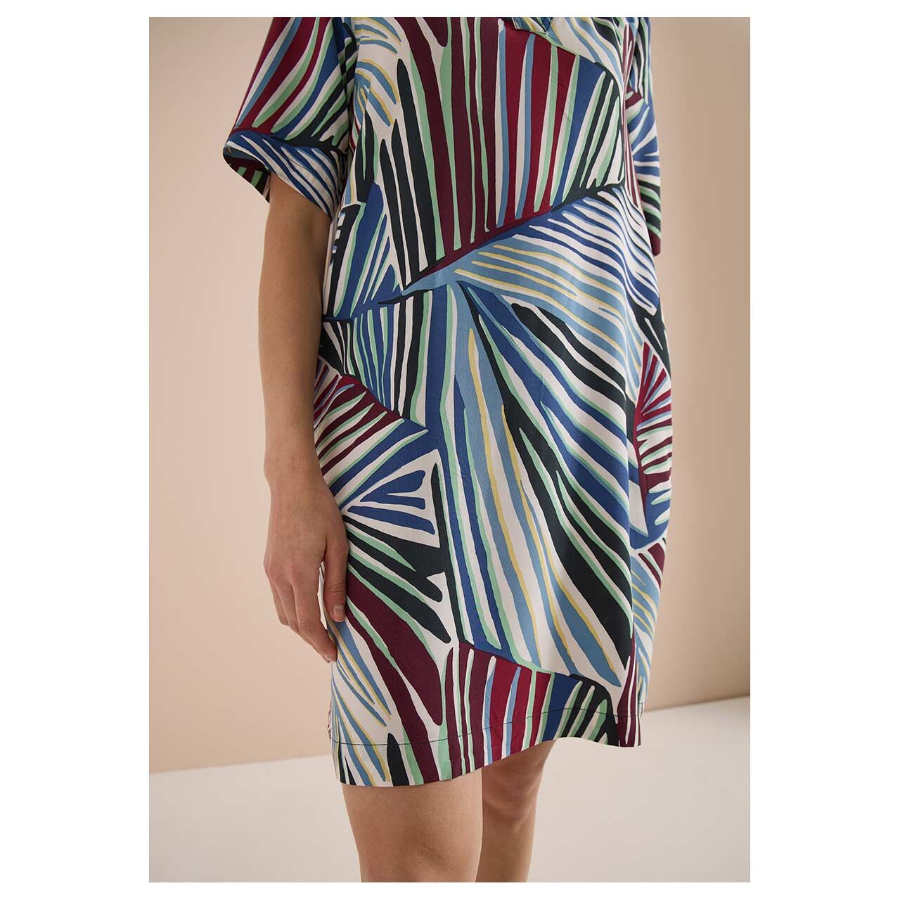 Damen Kurzarm Kleid Allover Print Dress von Cecil in Grün mit Print, detaillierte Ansicht vom Oberkörper