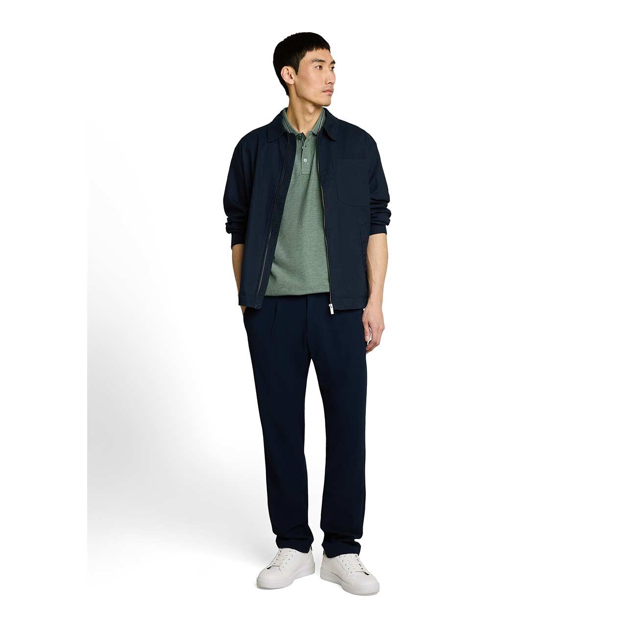Herren Poloshirt von Tom Tailor in Grün meliert, Ganzkörperansicht am Model