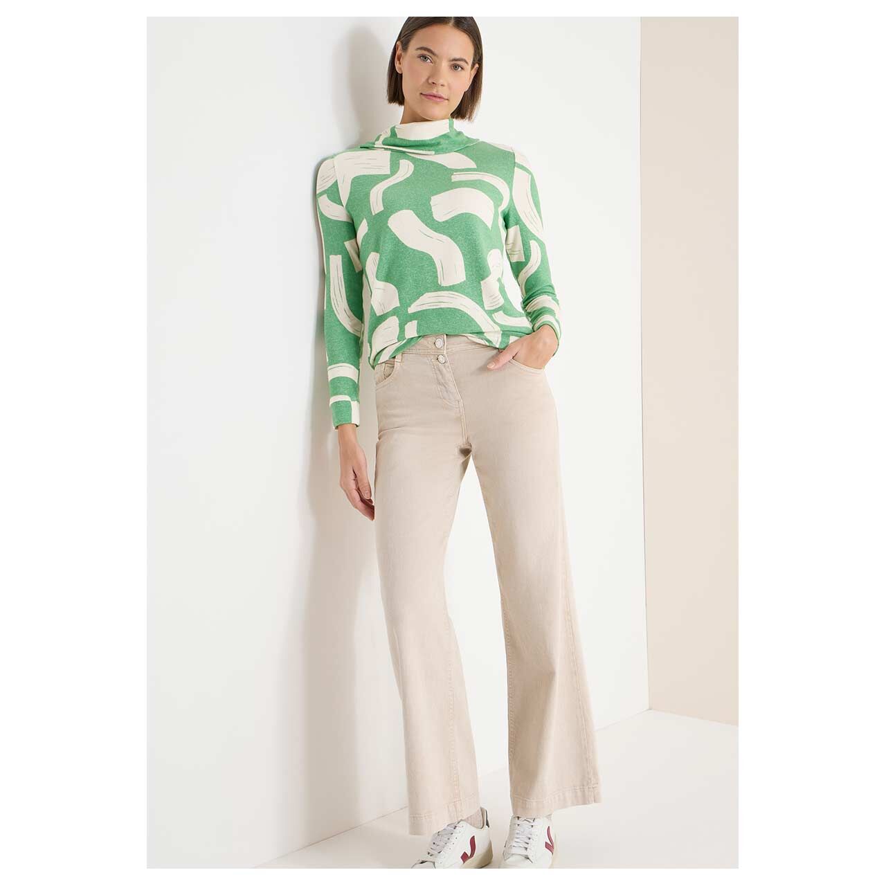 Damen Pullover Cozy Big Collar von Cecil in Hellgrün mit Print, Ganzkörperansicht am Model