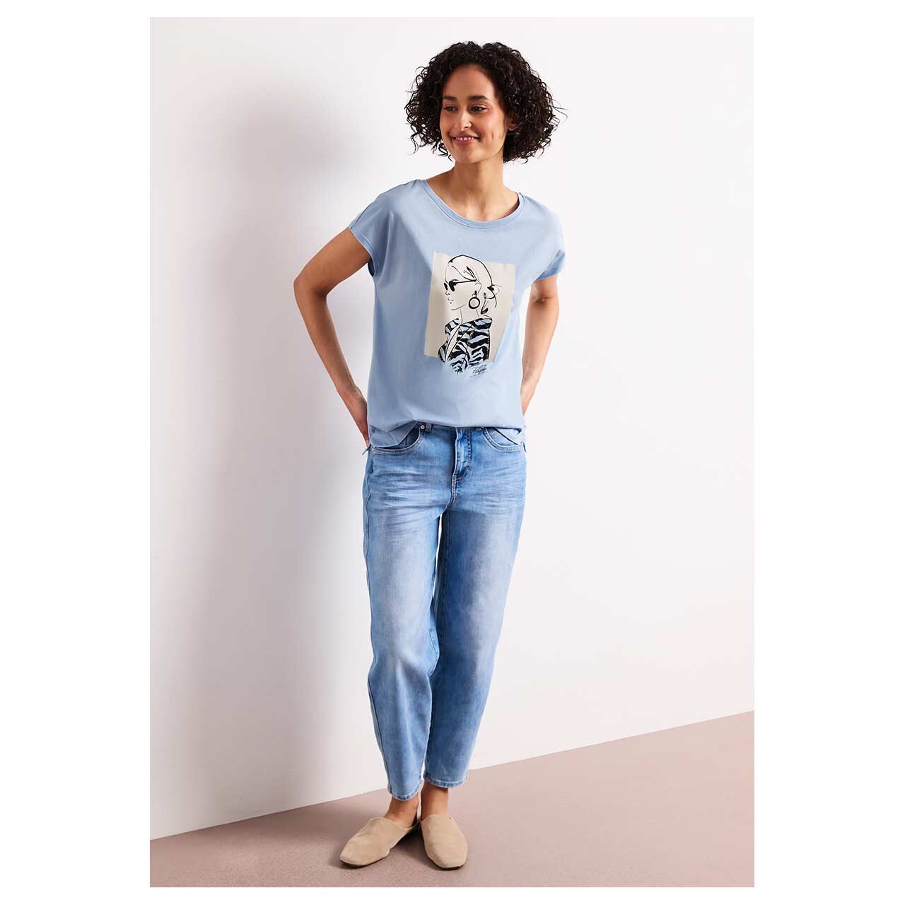 Damen T-Shirt Lady Print von Street One in Hellblau mit Print, Ganzkörperansicht Model vorne