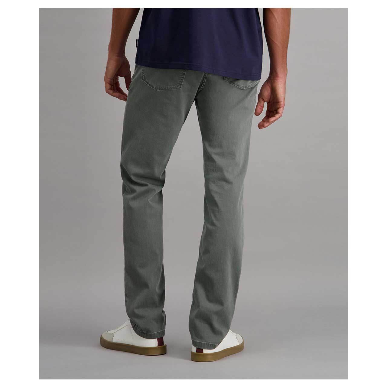 Stretch Herren Baumwollhose Rando Megaflex in Olivgrün von Pioneer, Rückansicht am Model