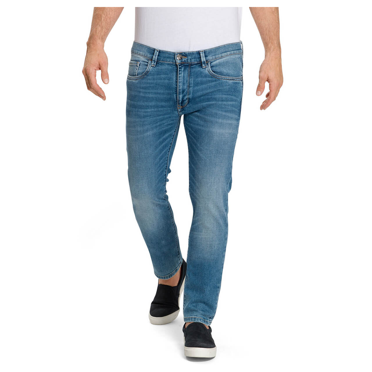 pioneer-jeans-herren-eric-blau-6825-ansicht-vorne-locker Pioneer Jeans Eric Megaflex für Herren in Mittelblau angewaschen, FarbNr.: 6825