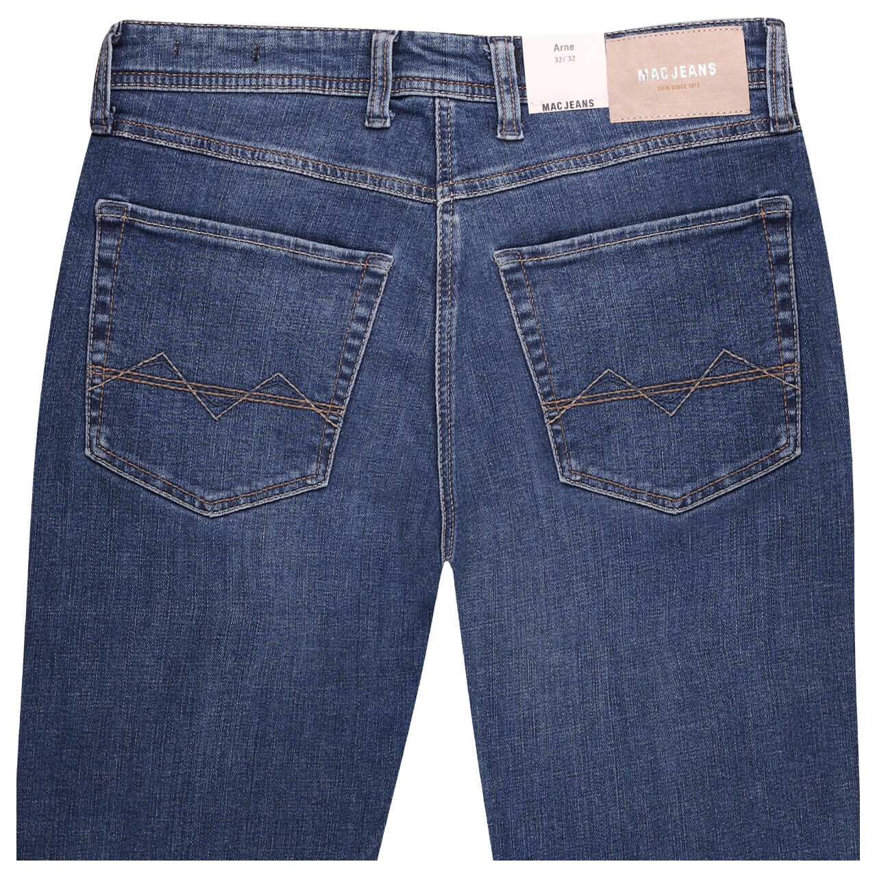 Stretch Herrenjeans Arne von MAC in Dunkelblau angewaschen mit der Farbnummer H690, detaillierte Rückansicht