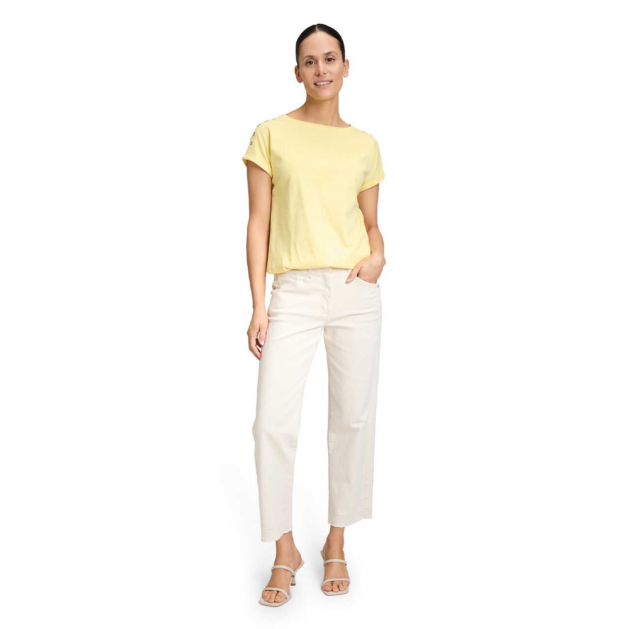 Damen T-Shirt von Betty Barclay in Gelb, Gesamtansicht getragen
