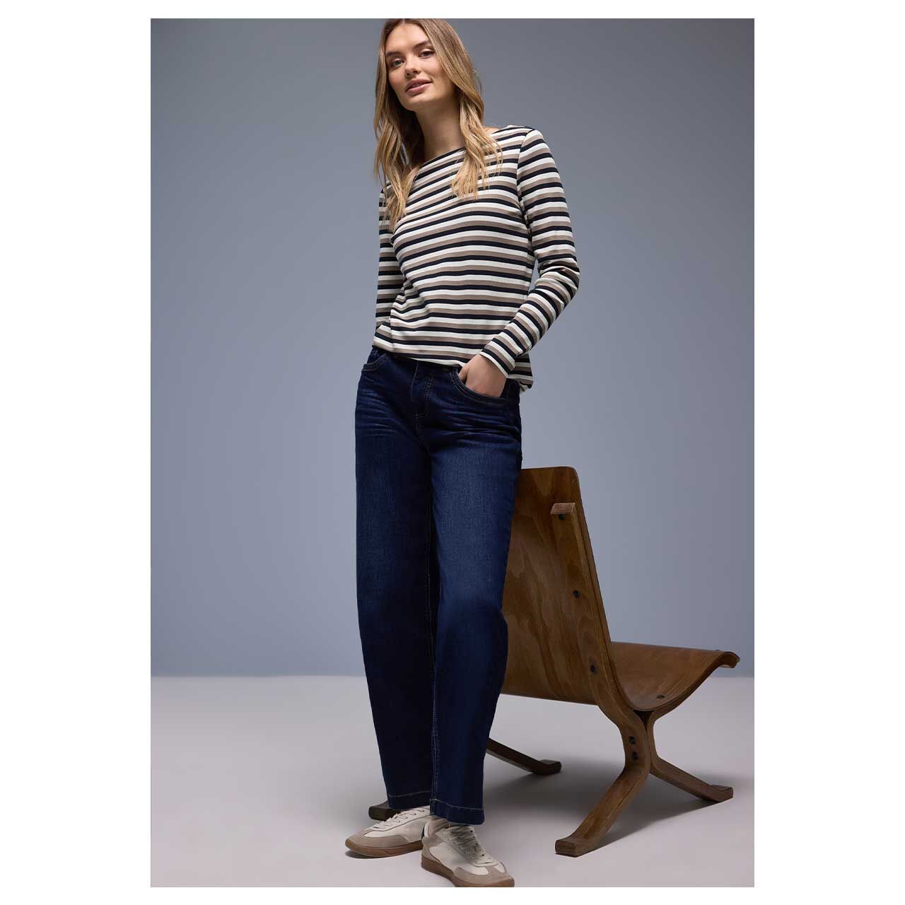 Damen Langarm Shirt Multicolor U-Boat von Street One in Dunkelblau gestreift, Ganzkörperansicht am Model