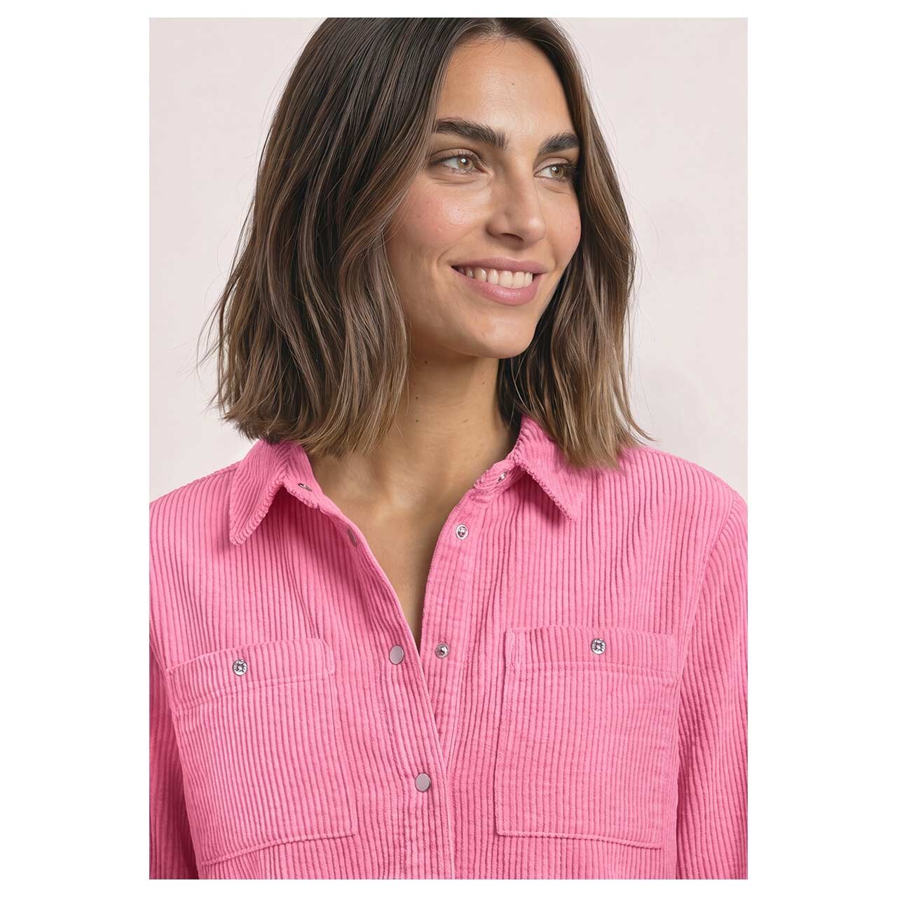 Damen Langarm Cord Bluse Corduroy Shirtcollar Button Detail von Street One in Pink, detaillierte Vorderansicht am Model
