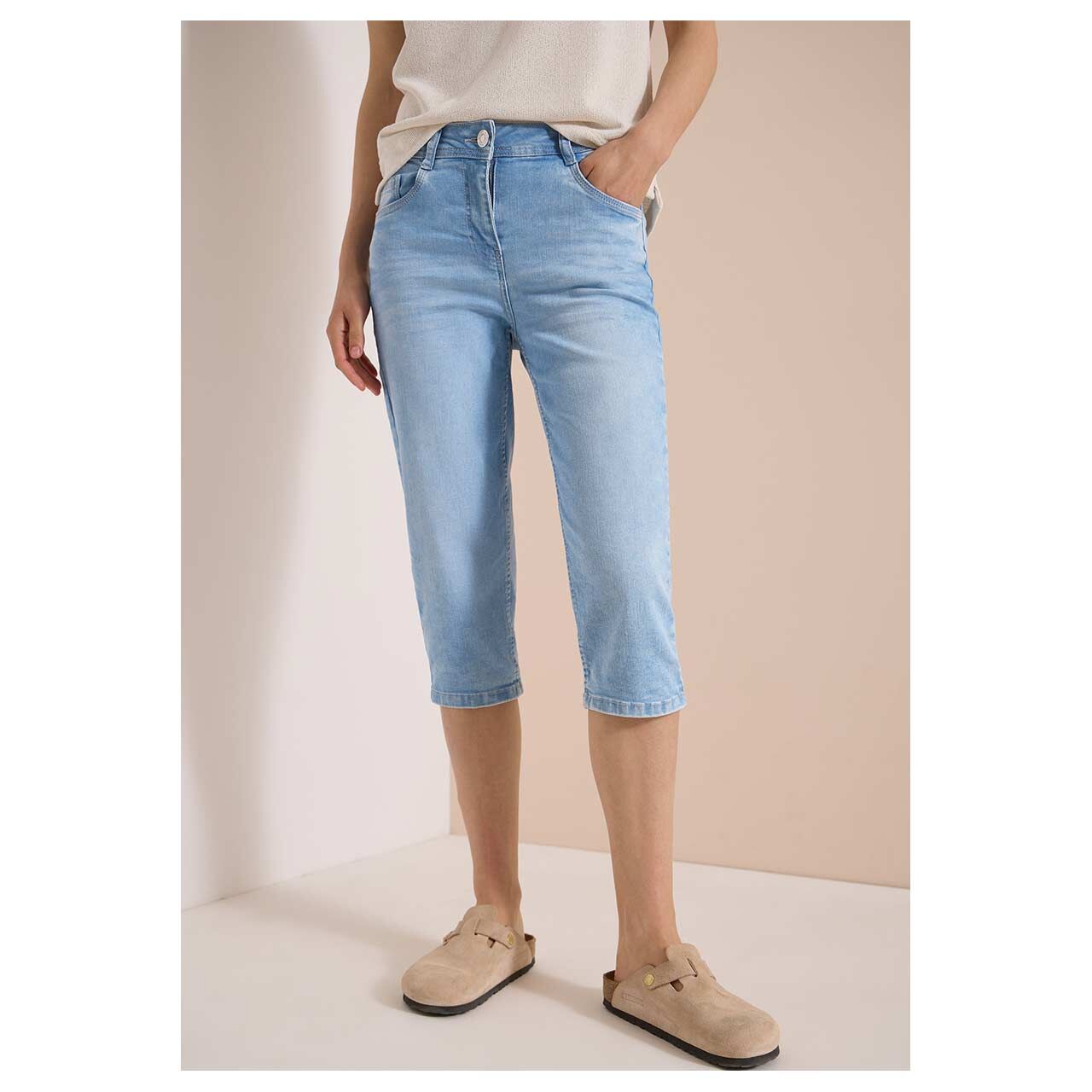 Damen Capri 3/4 Jeans Toronto von Cecil in Hellblau angewaschen, Vorderansicht am Model