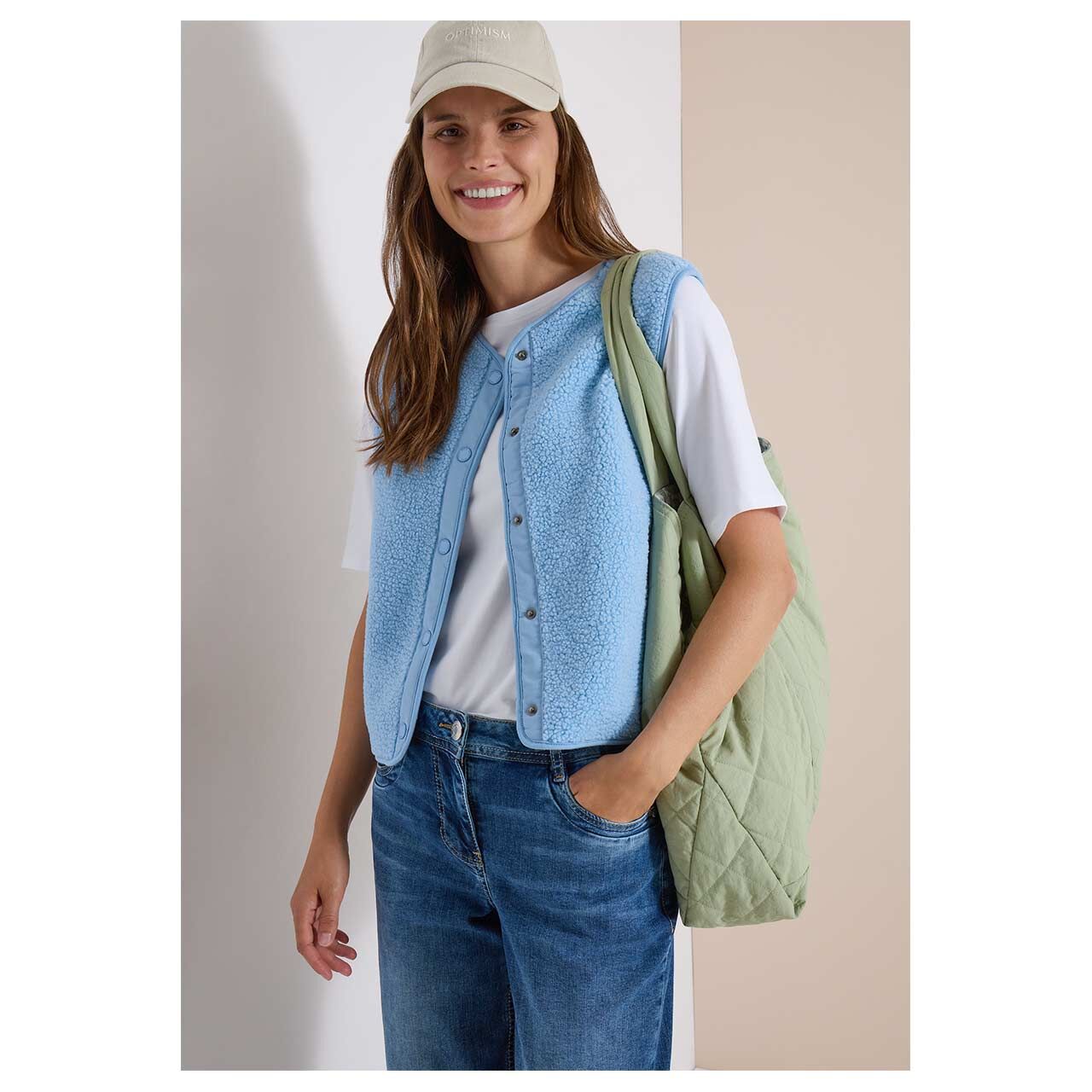 Damen Weste Teddy Solid Matmix Vest von Cecil in Hellblau, Vorderansicht gestylt am Model