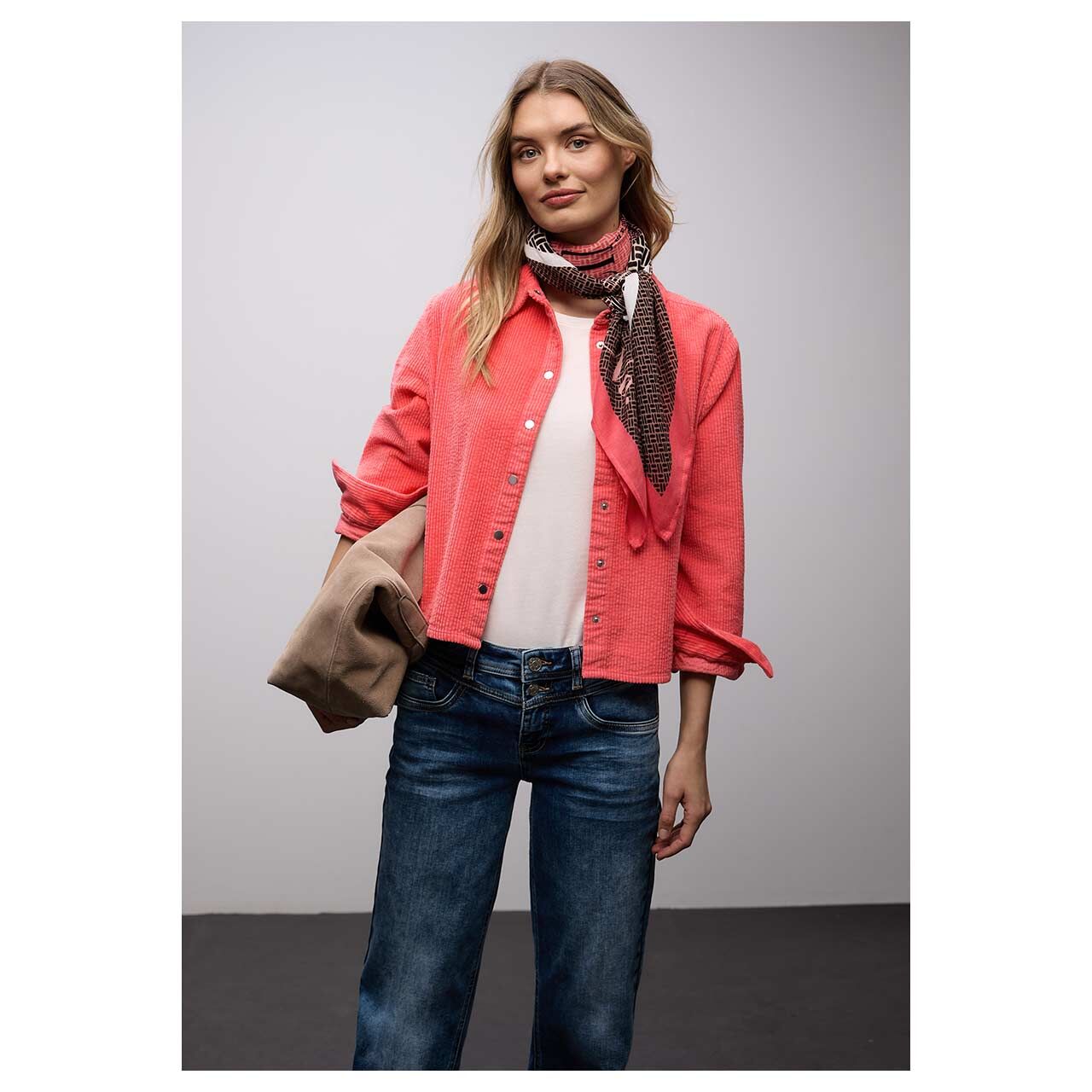 Damen Langarm Cord Bluse Corduroy Shirtcollar von Street One in Pink, Vorderansicht am Model