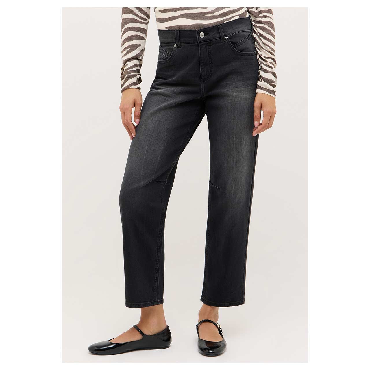 Damen Ankle Jeans Evy Barrel von Angels in Dunkelgrau angewaschen, Vorderansicht am Model