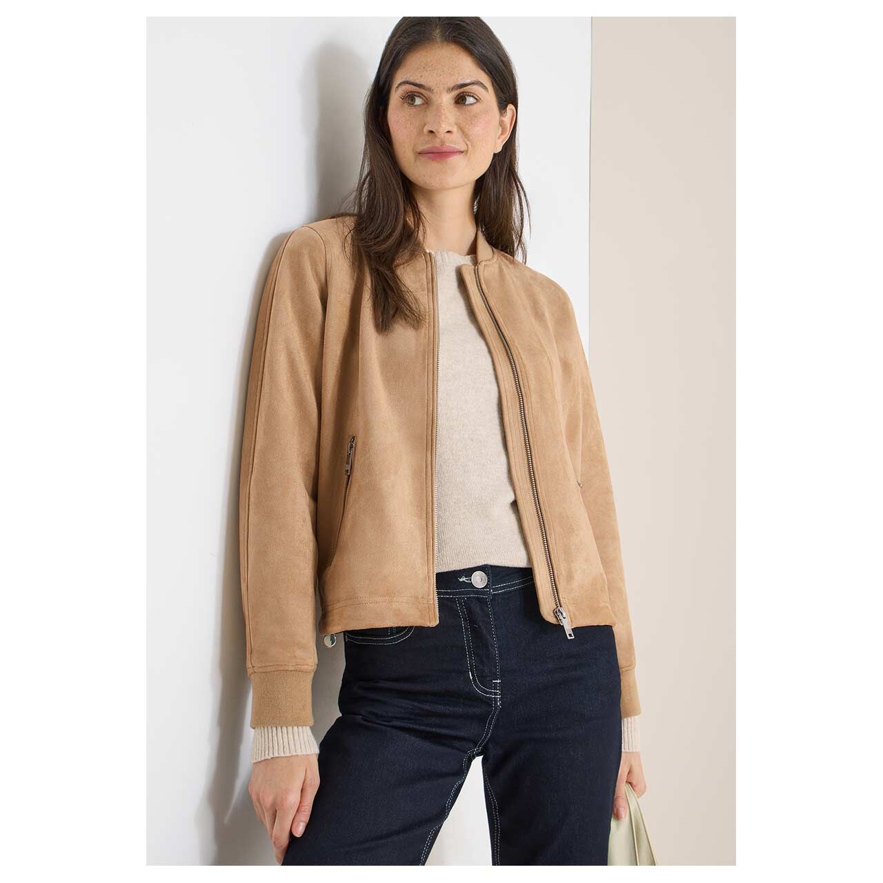 Damen Jacke Velours Blouson von Cecil in Hellbraun, Vorderansicht am Model