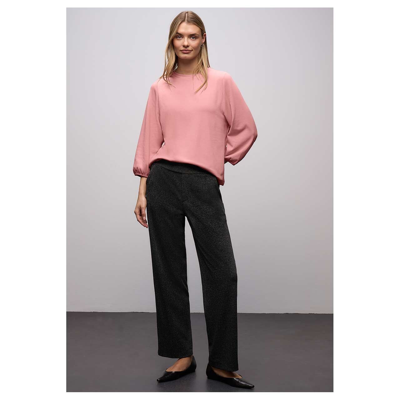 Damen 3/4 Arm Shirt Uni Jacquard von Street One in Rosa, Ganzkörperansicht am Model