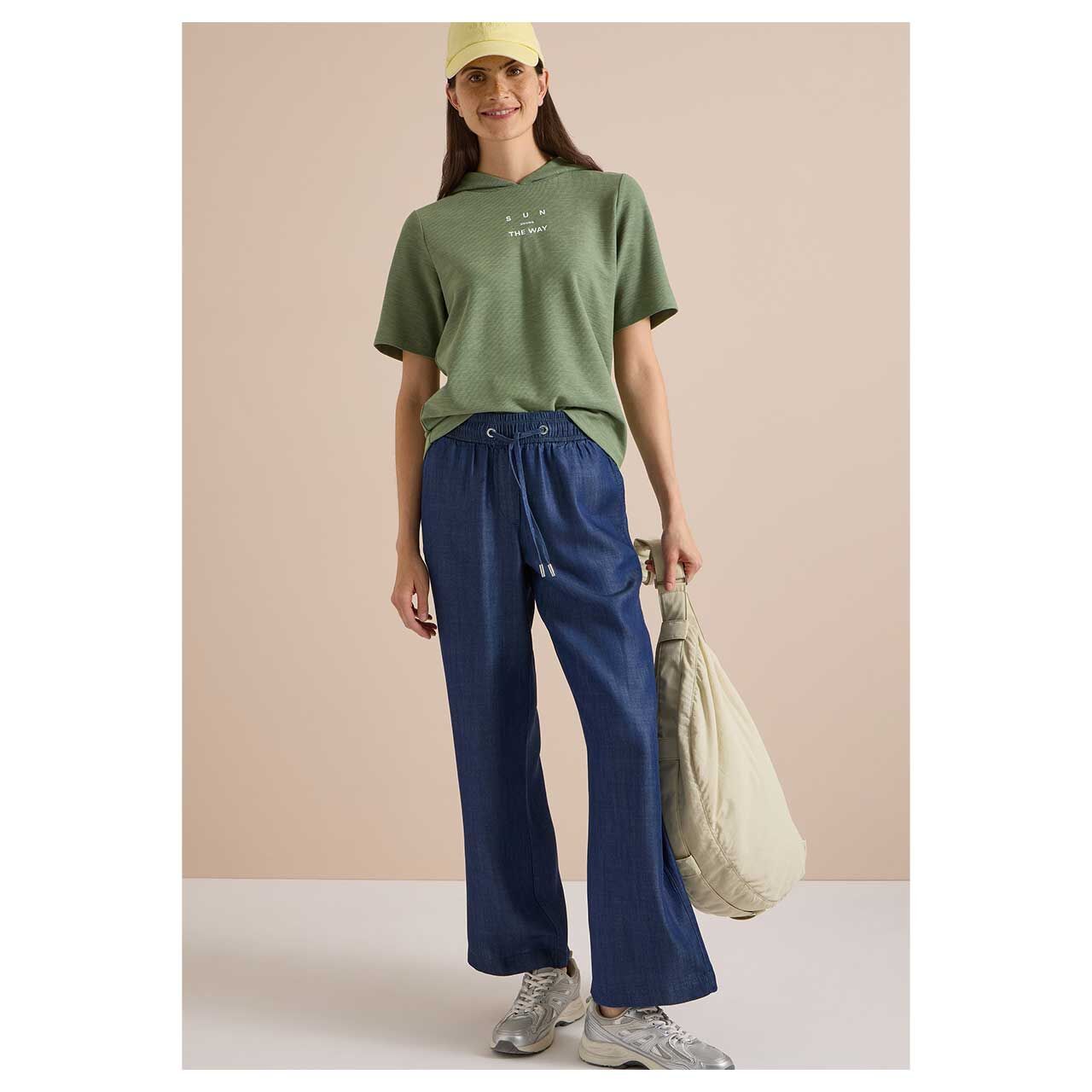 Ankle Wideleg Damenhose Neele Tencel™ von Cecil in Dunkelblau, Ganzkörperansicht am Model