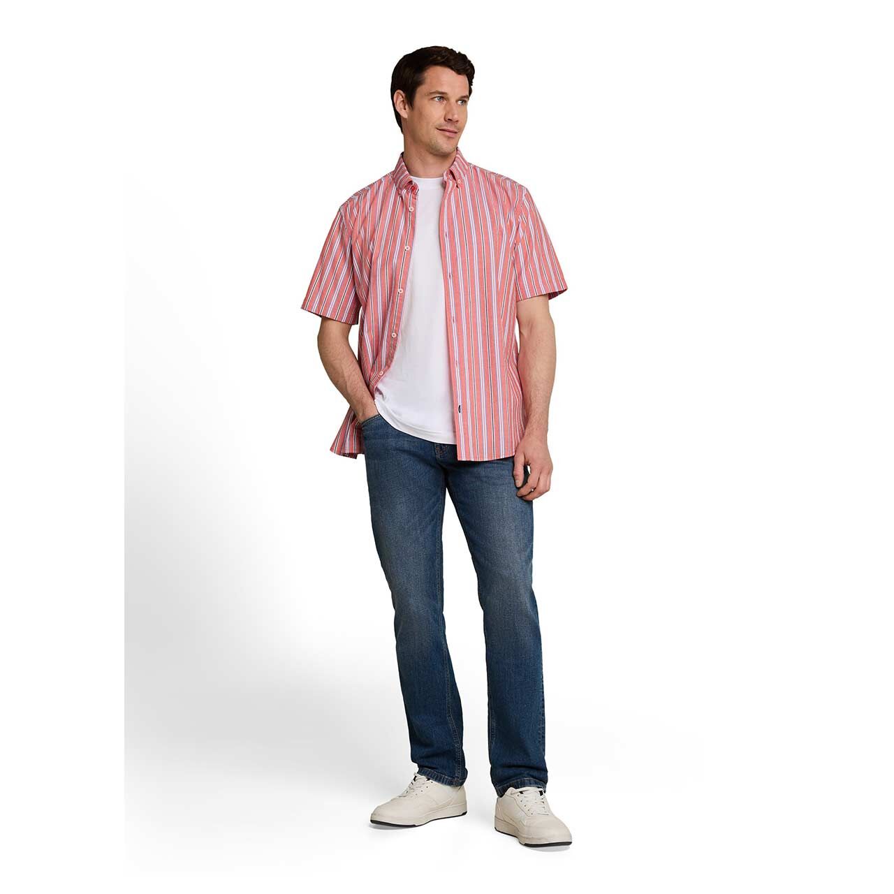 Herren 1/2 Arm Hemd Oxford von Tom Tailor in Rot gestreift, Ganzkörperansicht am Model