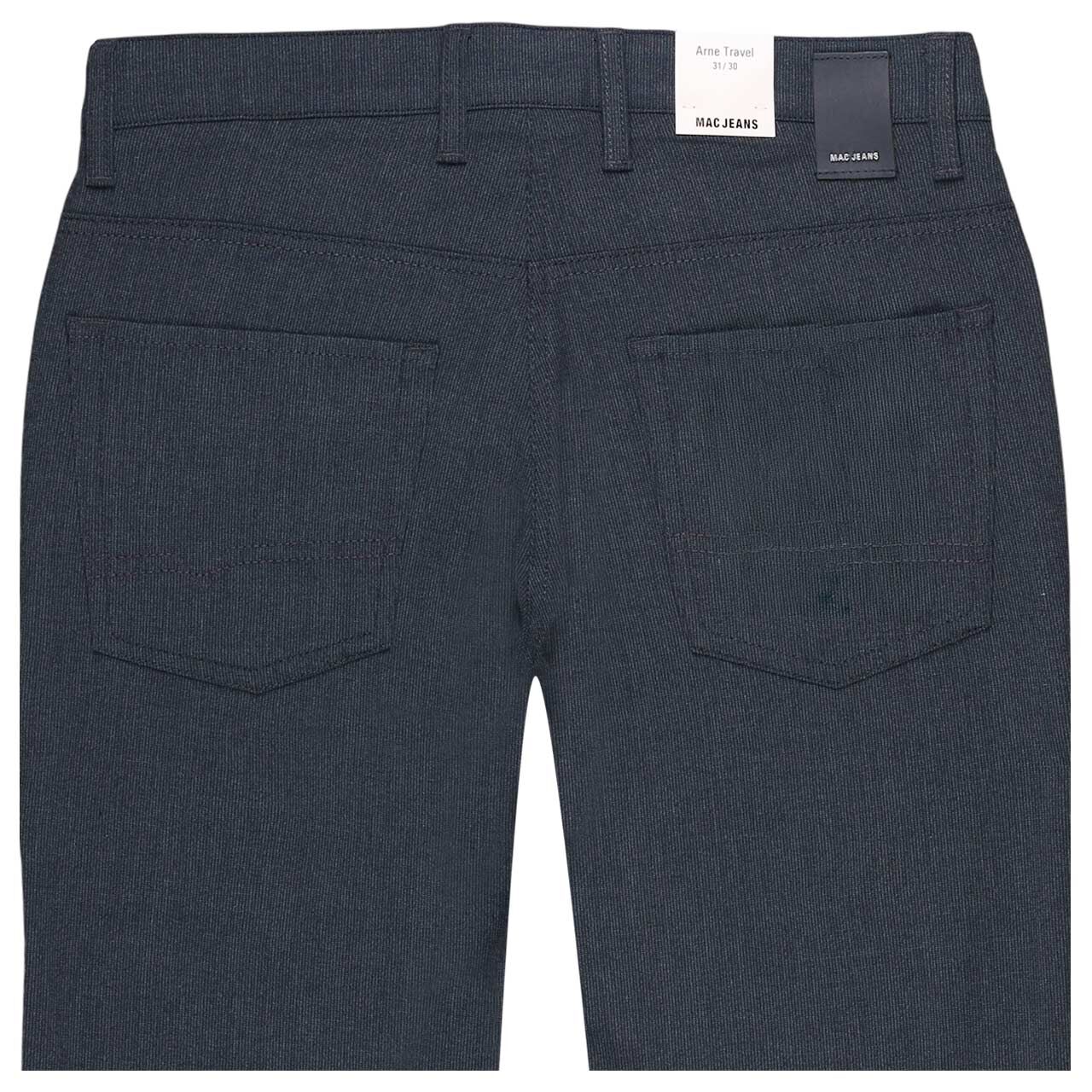 Stretch Herrenhose Arne Travel von MAC in Dunkelblau, detaillierte Rückansicht