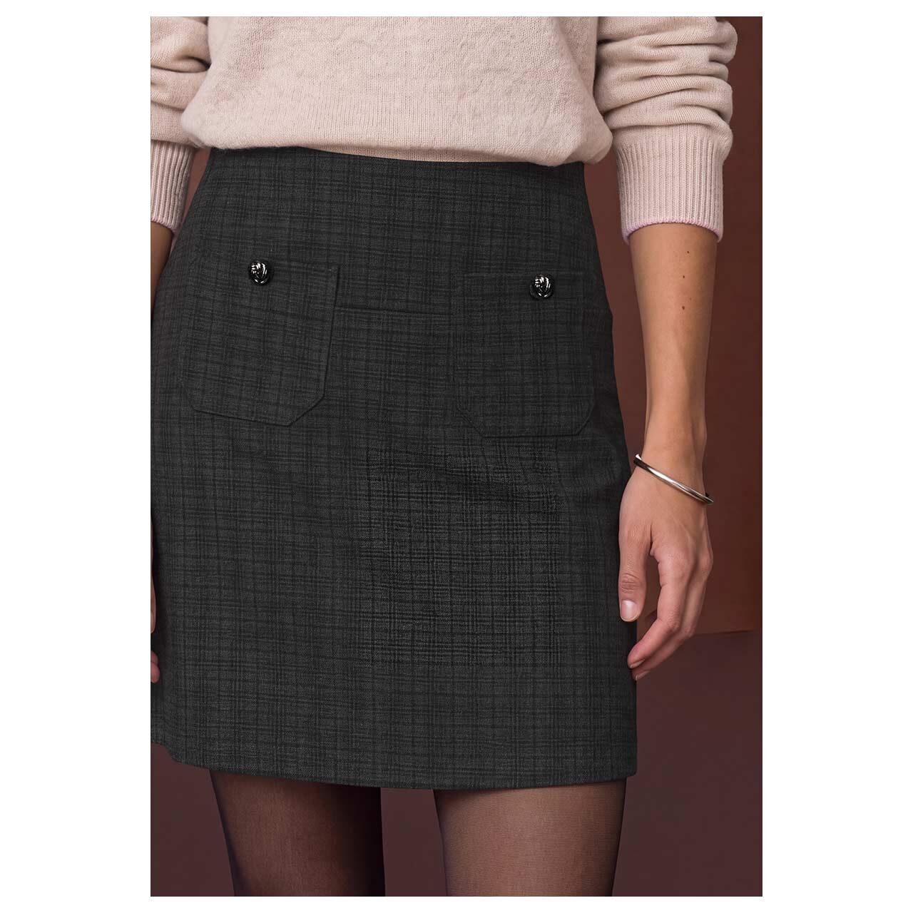 Damen Rock Lou Pockets von Street One in Schwarz kariert, Detailansicht vorne am Model