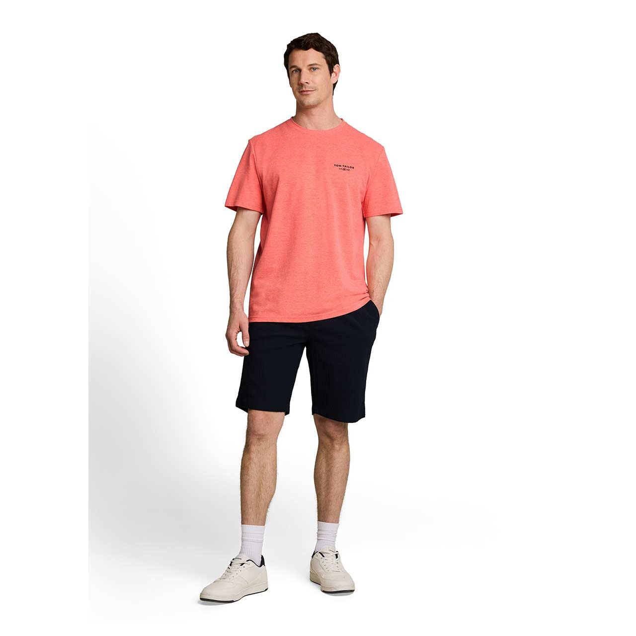Herren Piqué T-Shirt von Tom Tailor in Orange-Rot meliert, Ganzkörperansicht am Model