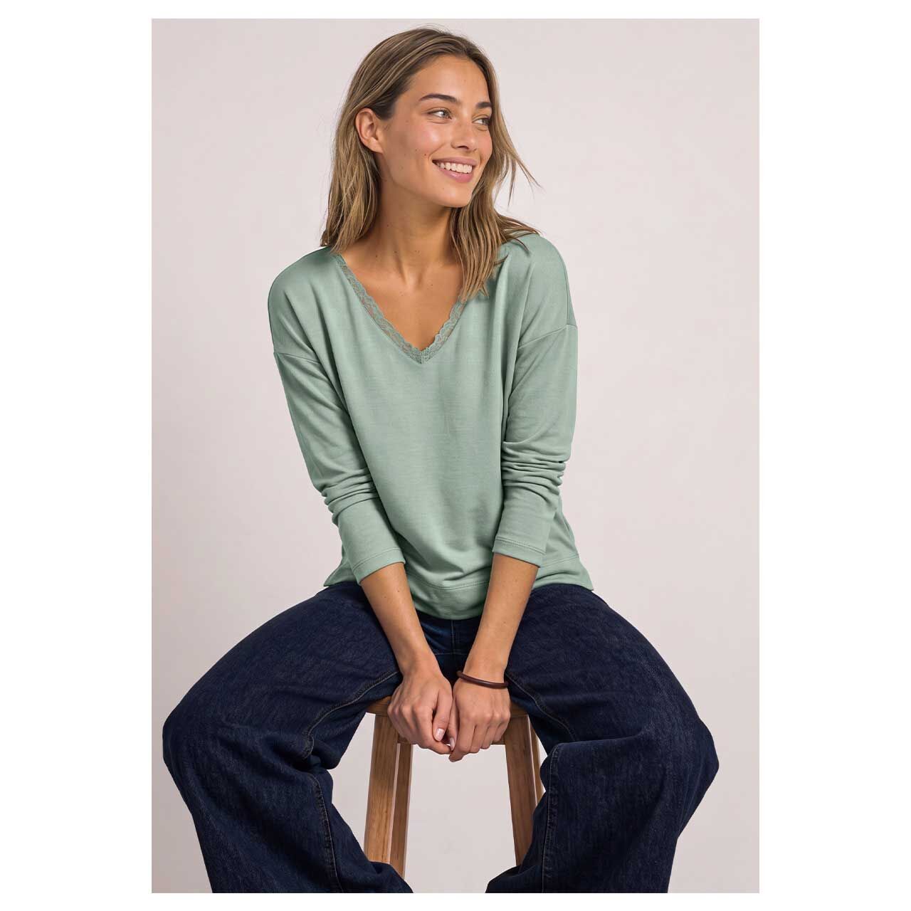 Damen Langarm Shirt Soft Lace Collar von Street One in Grün, Vorderansicht am Model