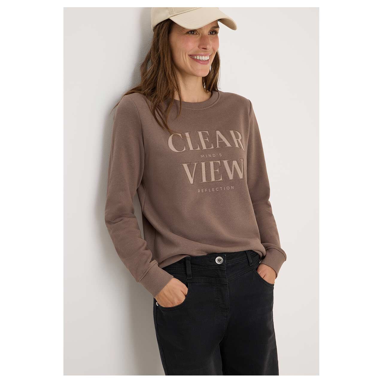 Cecil Damen Sweatshirt in Braun mit Print, Detailansicht frontal Model