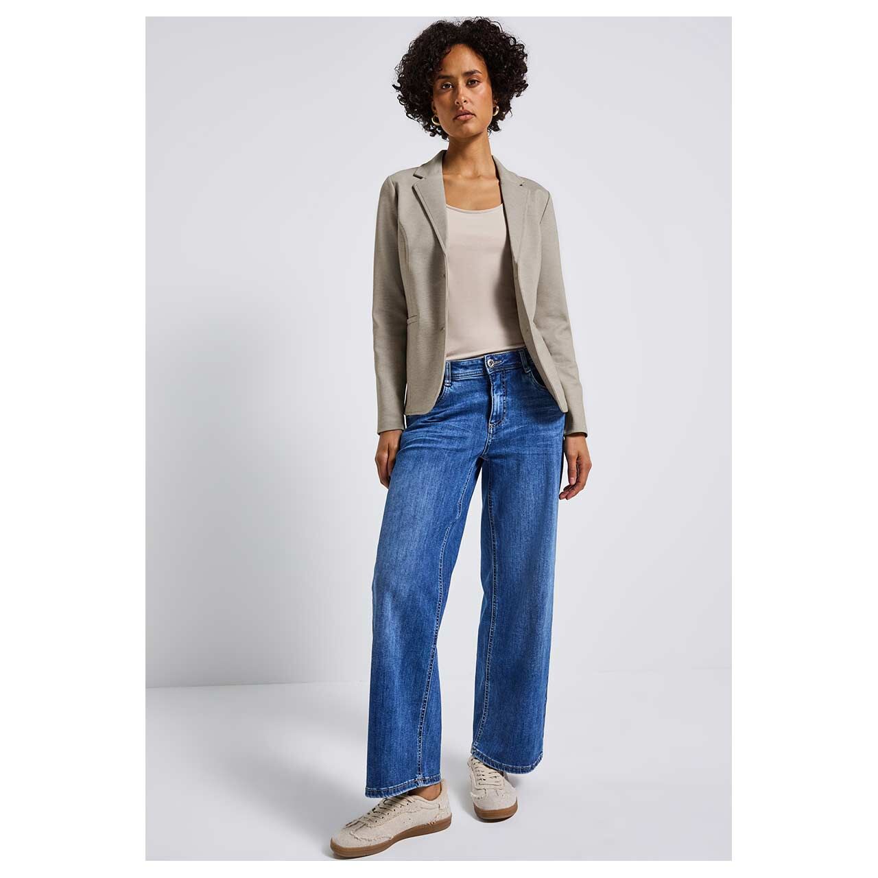 Damen Blazer Basic von Street One in Beige meliert, Ganzkörperansicht am Model