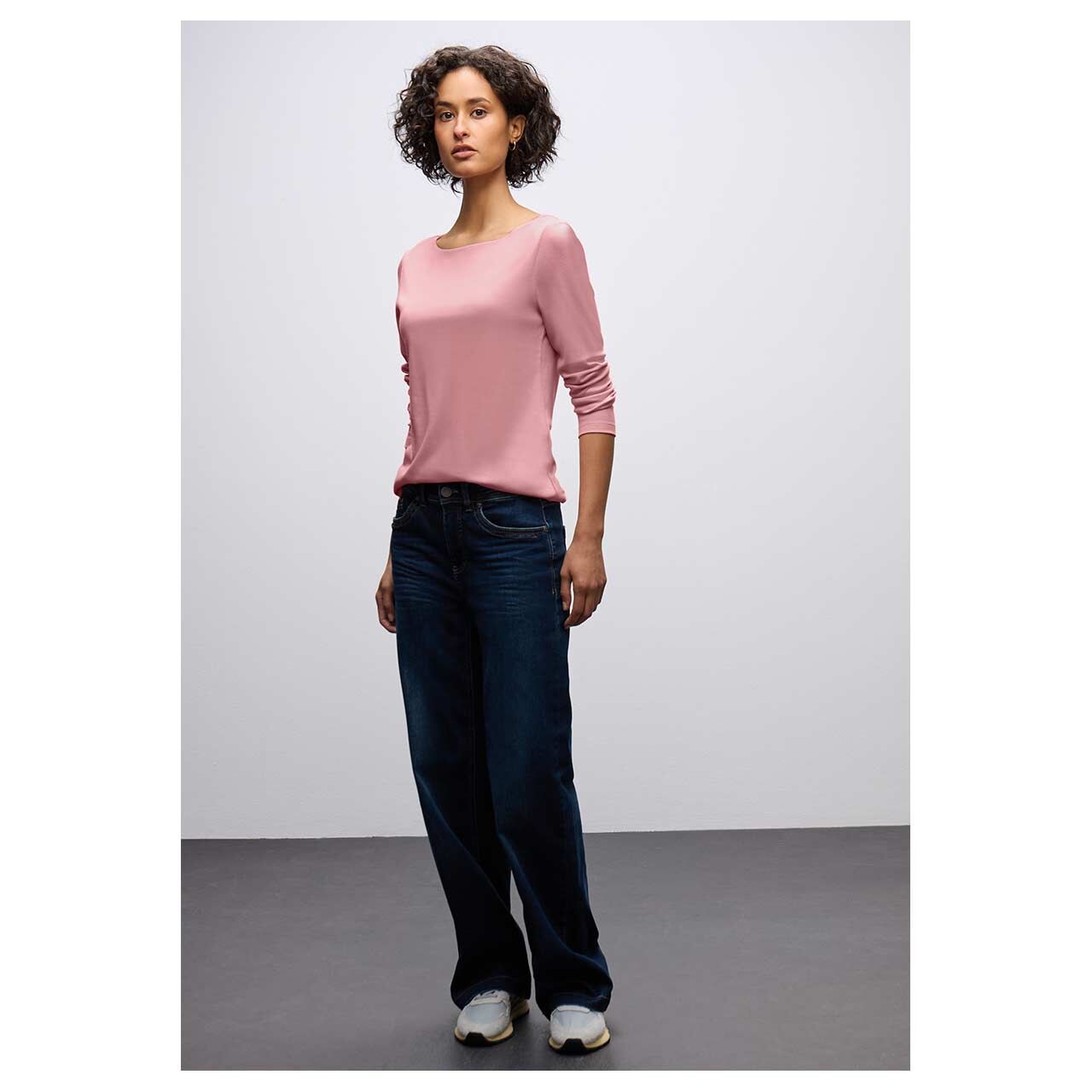 Damen Langarm Shirt Lanea von Street One in Rosa, Ganzkörperansicht am Model