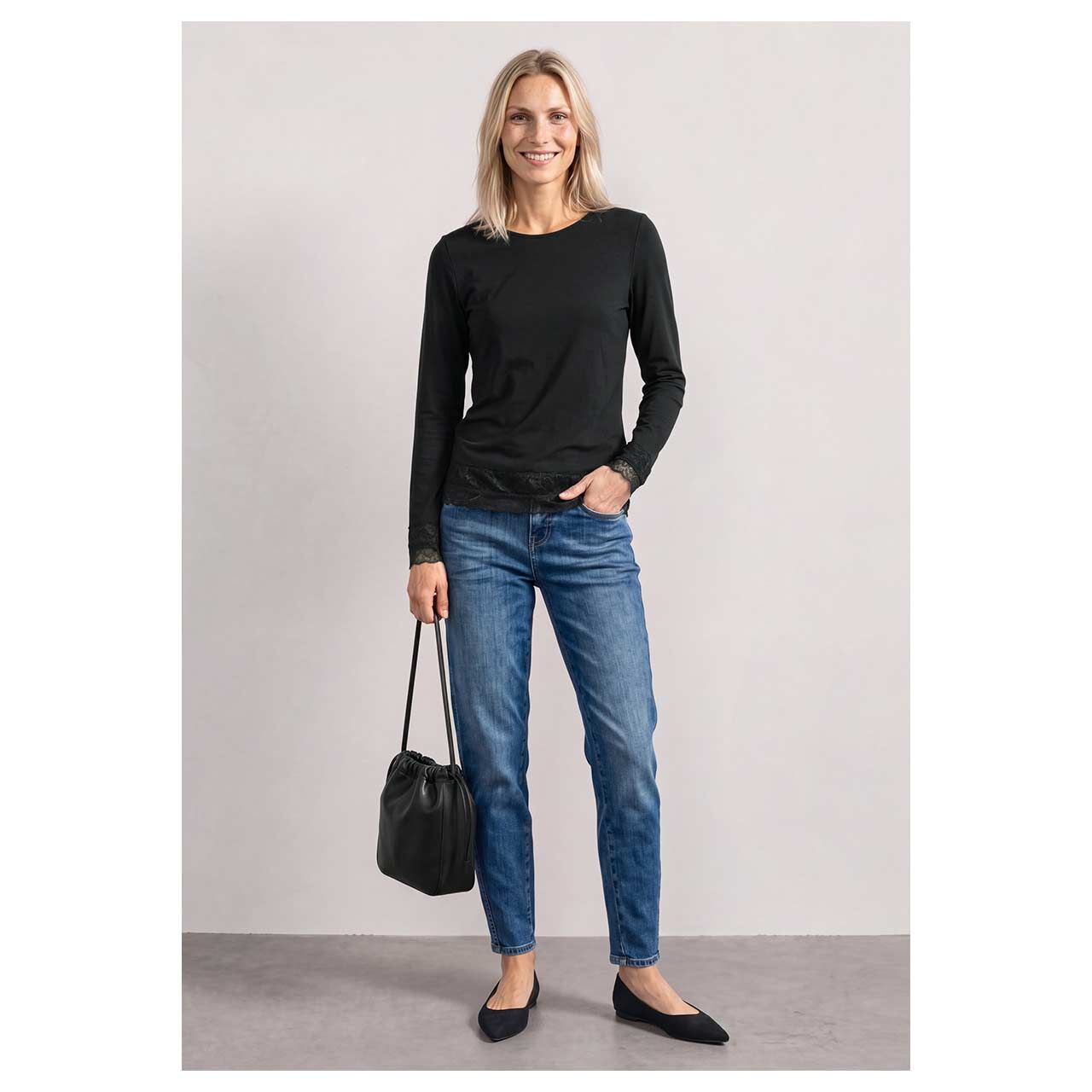 Damen Langarm Shirt Basic Lace Cuffs von Street One in Schwarz, Ganzkörperansicht am Model