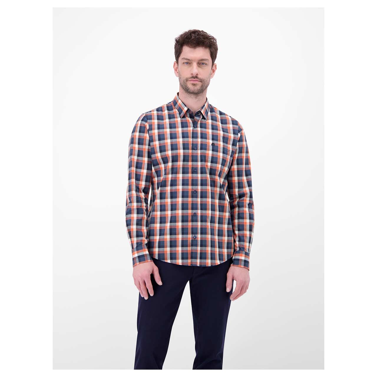 Herren Langarm Hemd von Lerros in Rot kariert, Vorderansicht am Model