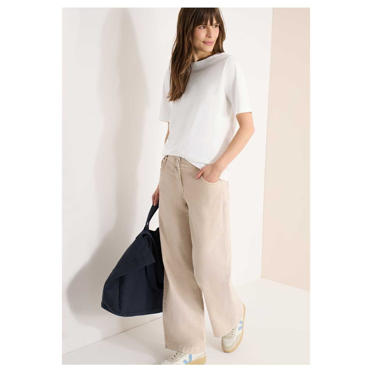 Damen T-Shirt Solid Slubyarn von Cecil in Cremeweiß meliert, Ganzkörperansicht am Model