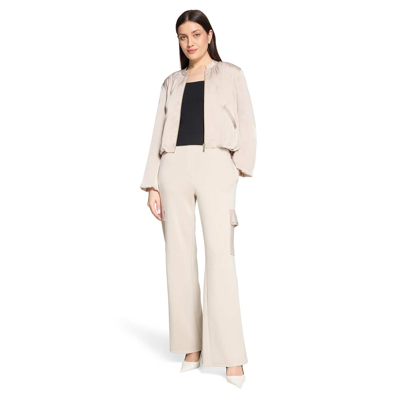 Damen Jacke von Betty Barclay in Hellbeige, Ganzkörperansicht am Model