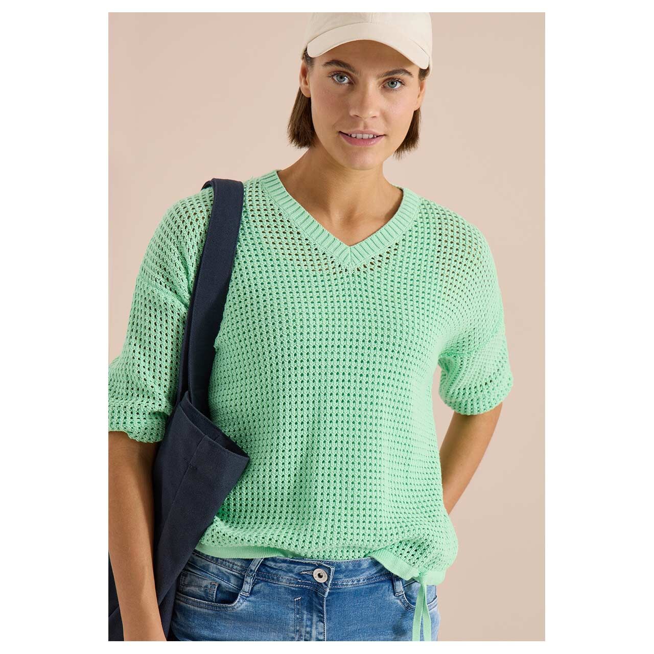 Damen 3/4 Arm Pullover Crochet V-Neck von Cecil in Grün, Vorderansicht am Model