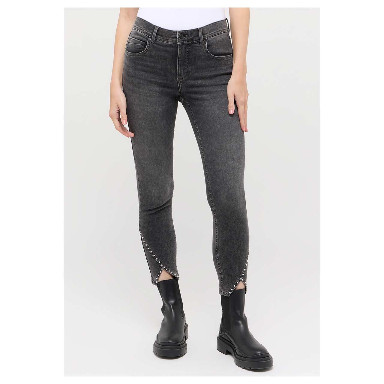 Stretch Damen 7/8 Jeans Ornella Detail Pearl von Angels in Grau mit Perlen, Vorderansicht am Model