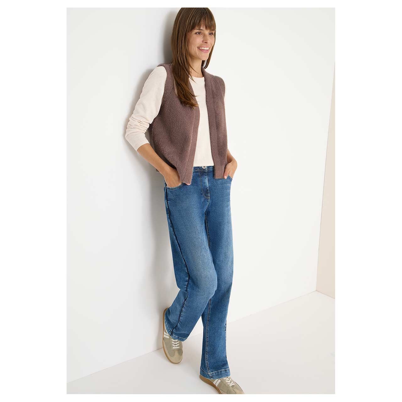 Damen Weste Feather Yarn Vest von Cecil in Braun meliert, Ganzkörperansicht am Model