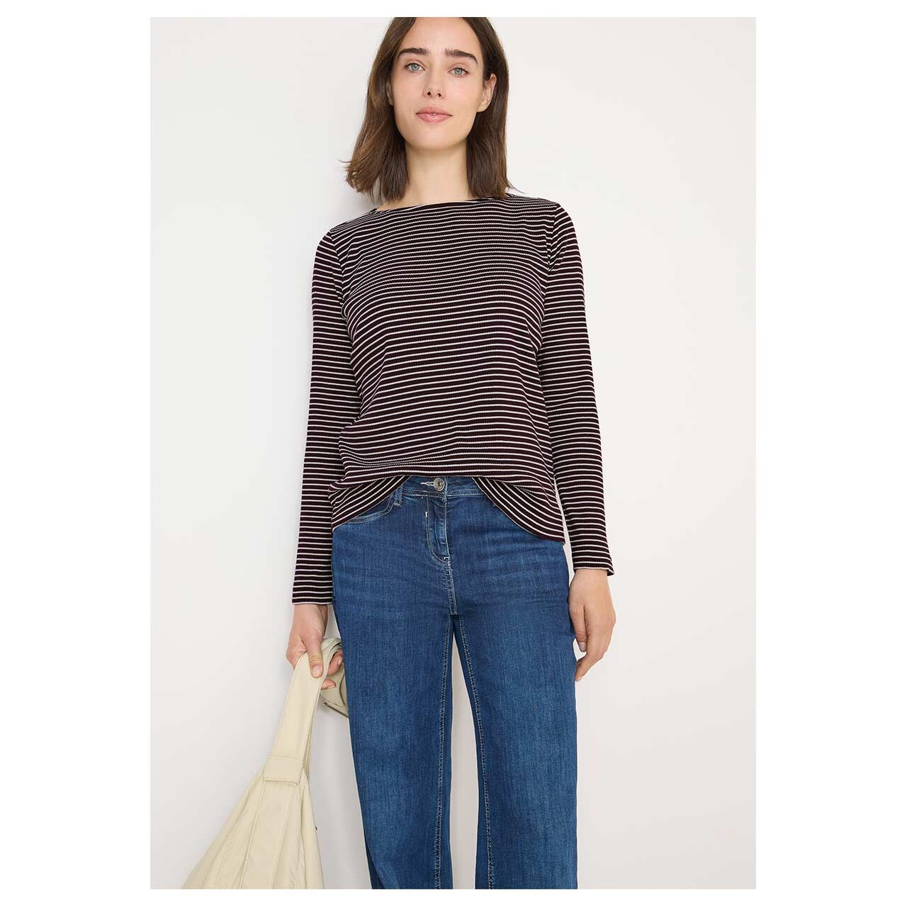 Damen Langarm Shirt Stripe Rib Boatneck von Cecil in Lila gestreift, Vorderansicht am Model