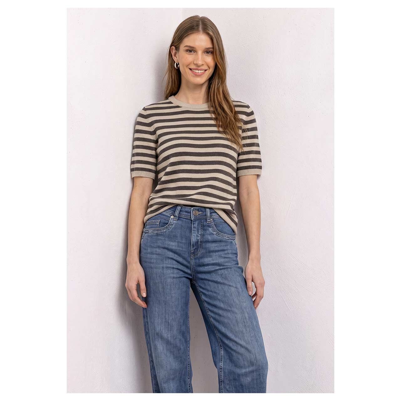 Damen Kurzarm Pullover Cosy Sweater von Street One in Beige gestreift, Vorderansicht mit blauer Jeans