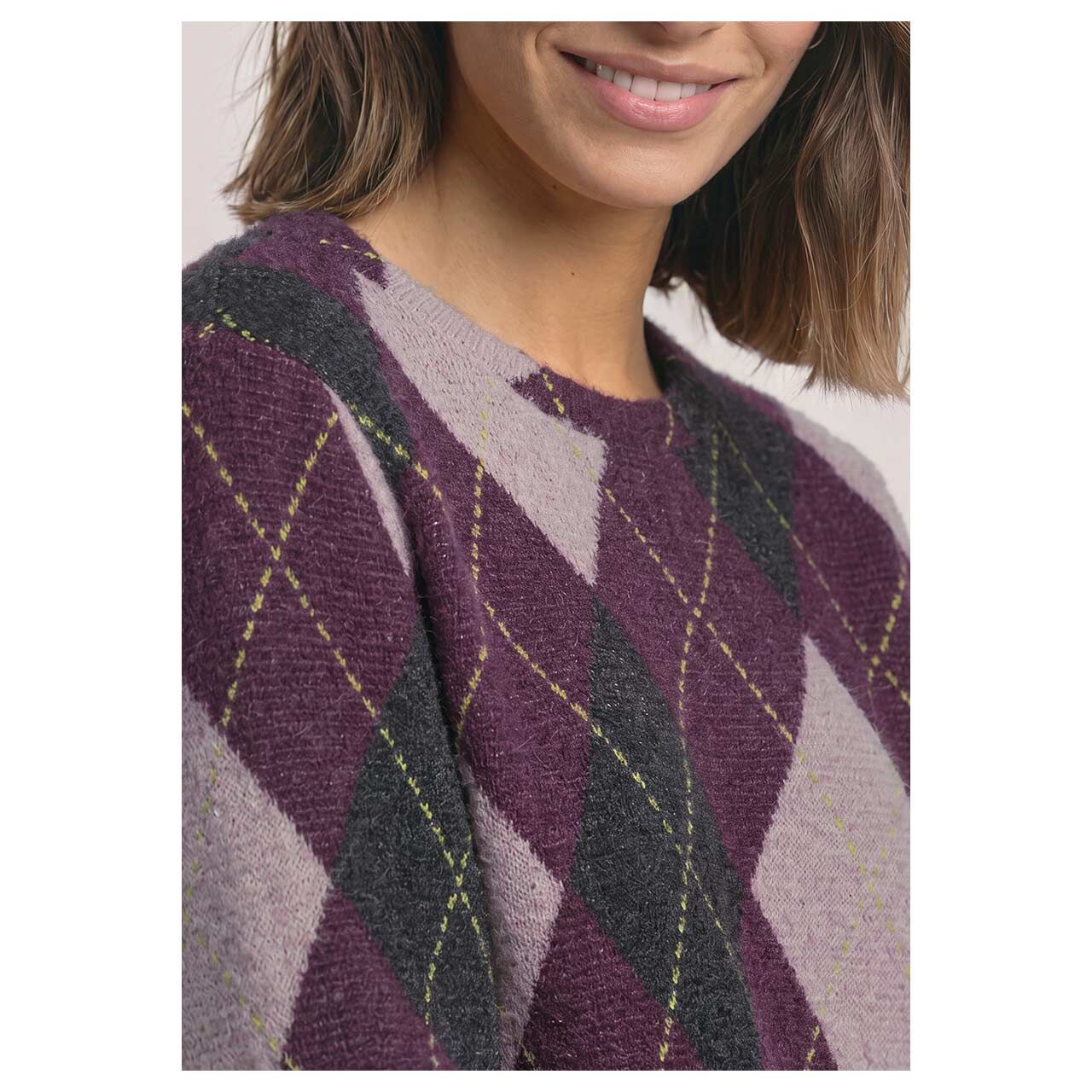 3/4 Arm Pullover Modern Fluffy Dessin von Street One in Lila mit Print, Detailansicht von vorne am Model