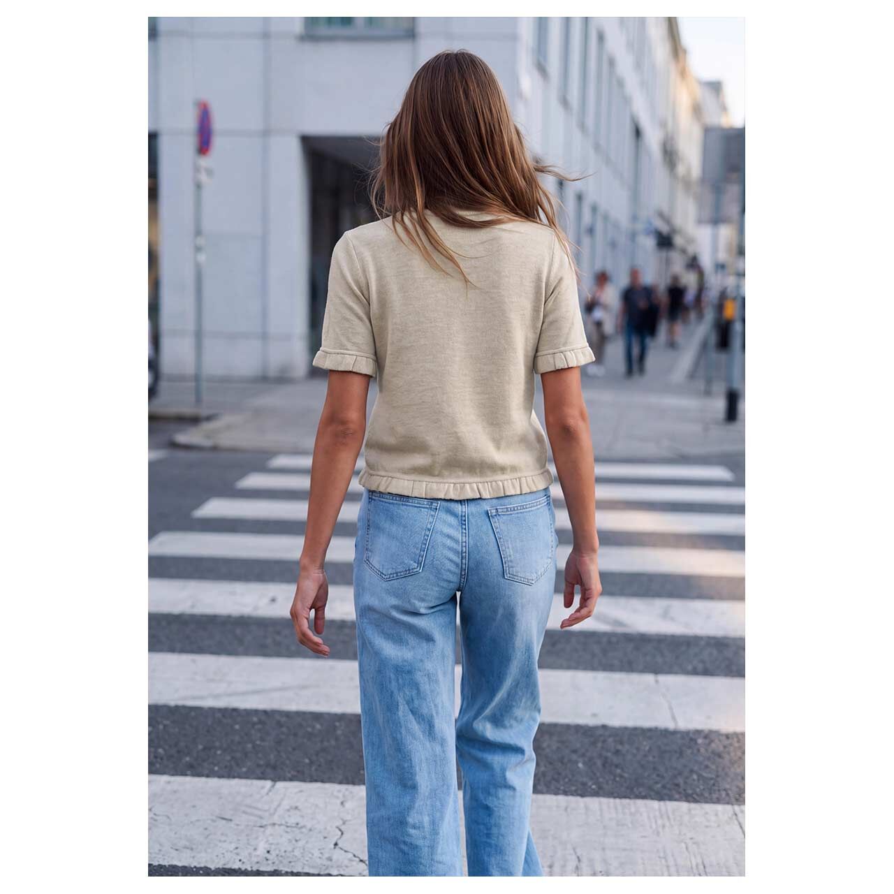Damen Kurzarm Pullover Soft Basic von Street One Studio in Beige meliert, Rückansicht am Model