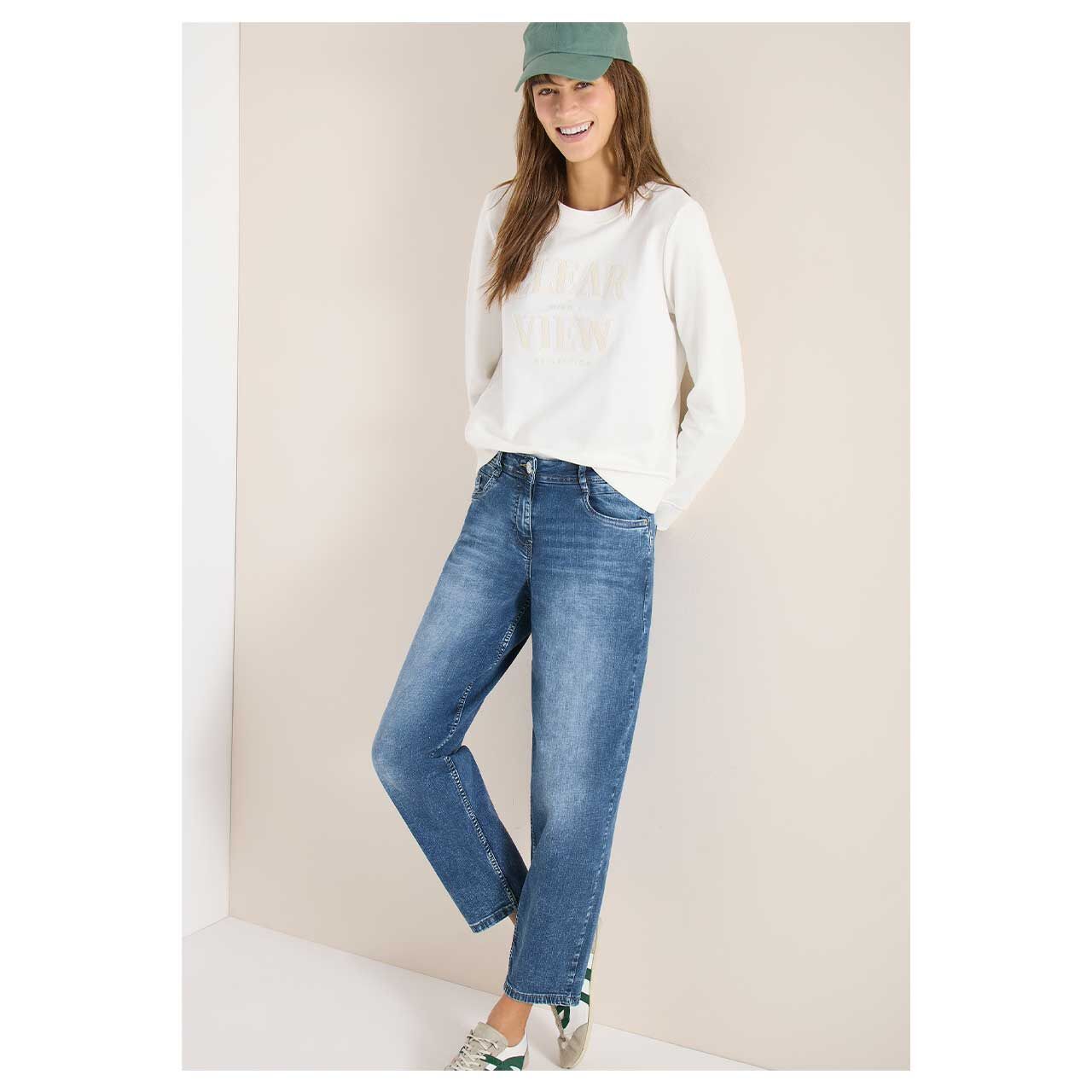 Damen Ankle Jeans Scarlett Barrel von Cecil in der Blau angewaschen, Ganzkörperansicht am Model