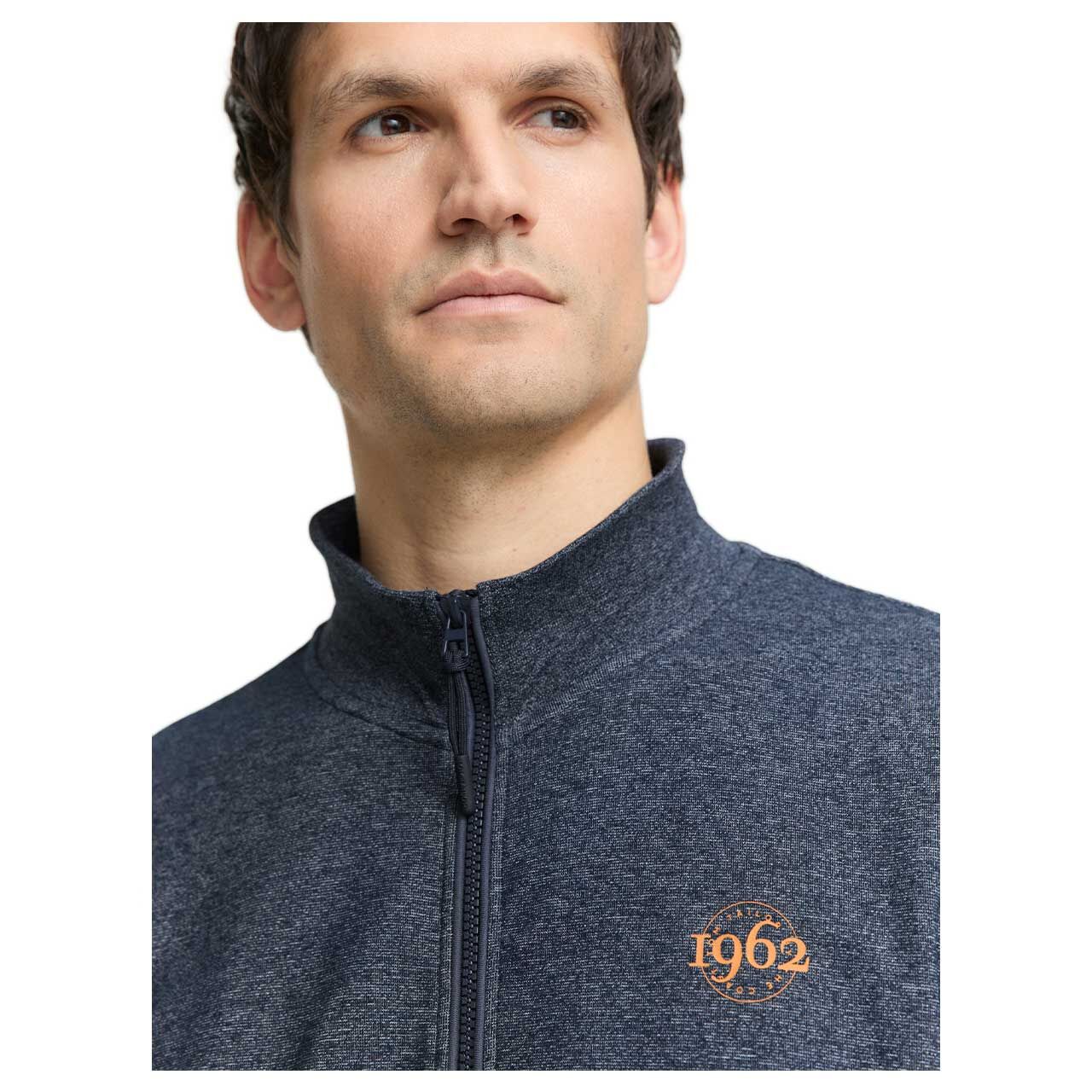 Herren Sweatjacke Stand-up Jacket von Tom Tailor in Dunkelblau meliert, Detailansicht von vorn am Model