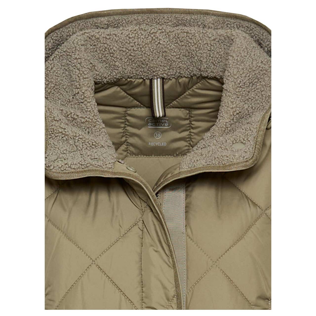 Damenjacke von Camel active in der Farbe Salbeigrün, Detailansicht vorne