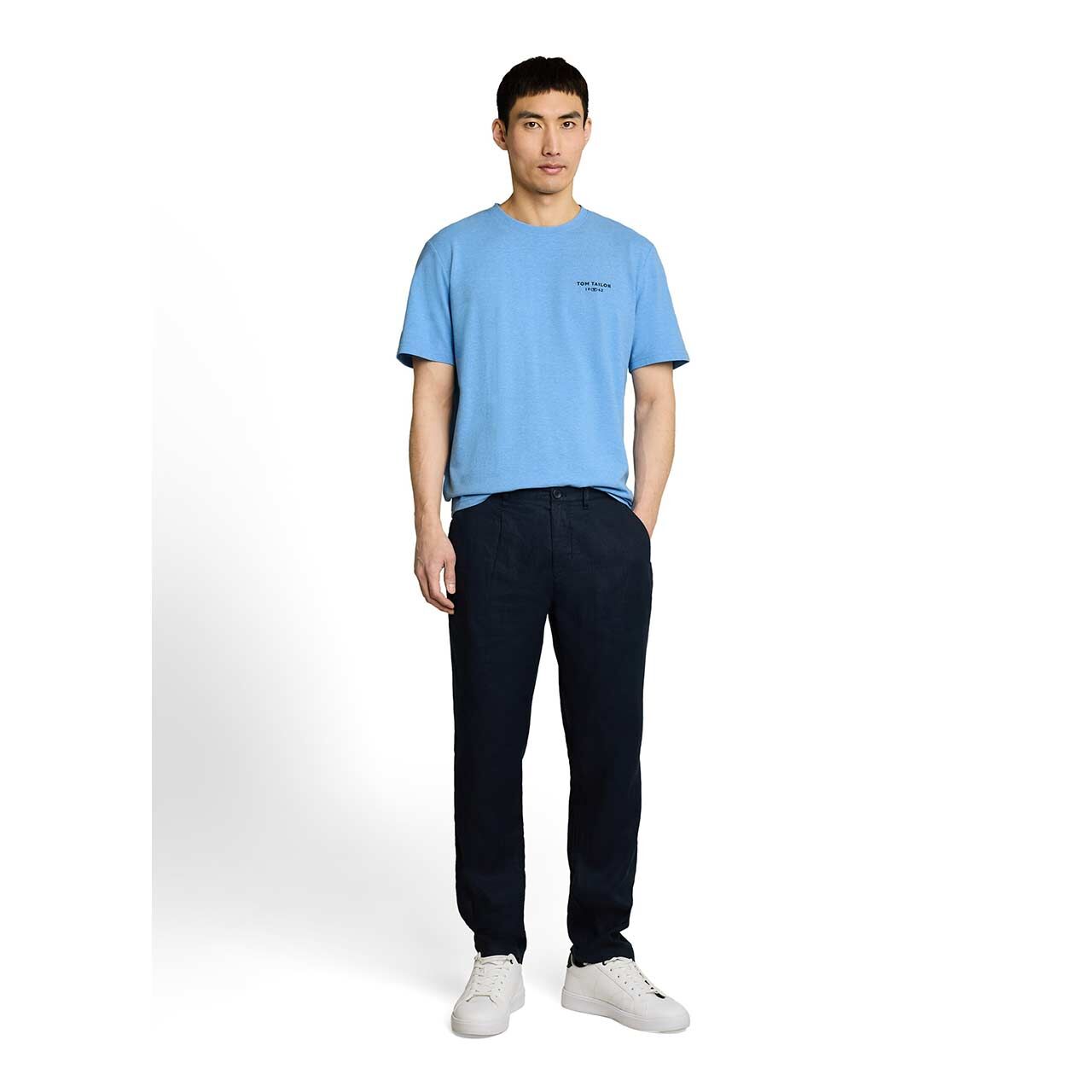 Herren Piqué T-Shirt von Tom Tailor in Blau meliert, Ganzkörperansicht am Model
