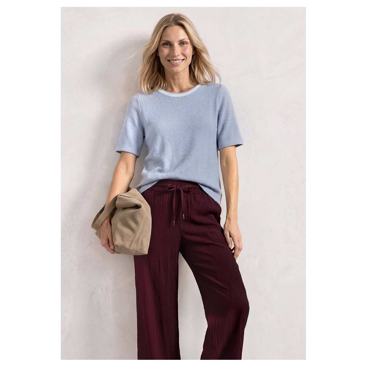 Damen Kurzarm Pullover von Street One in Hellblau, detaillierte Vorderansicht am Model