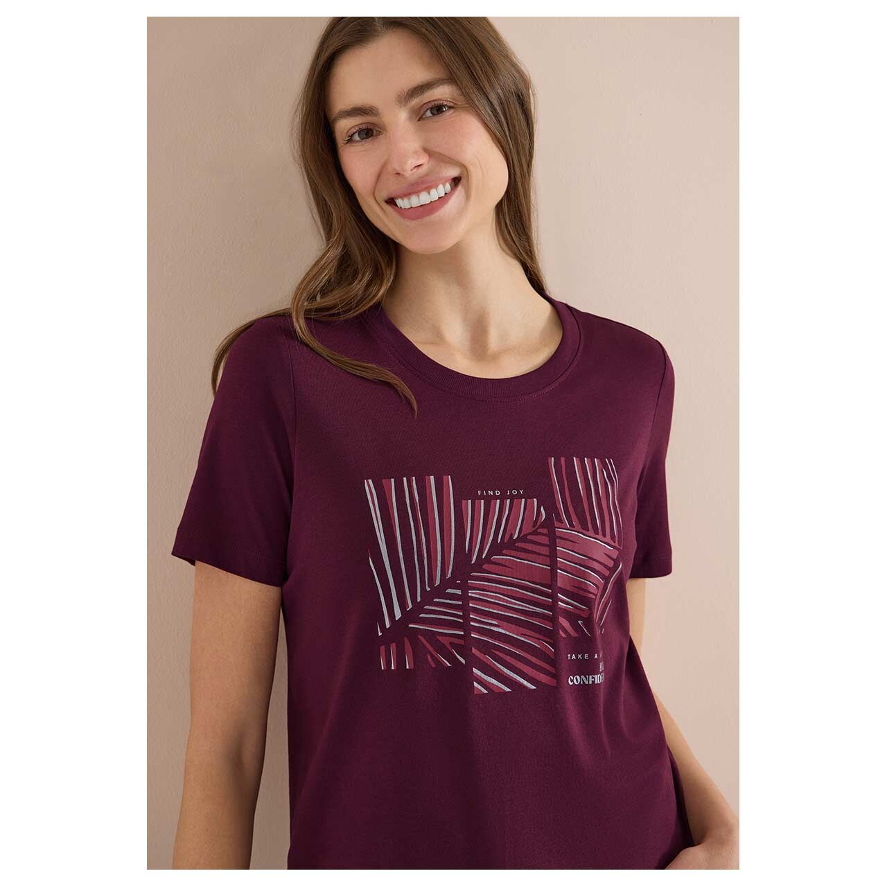 Damen T-Shirt Leaves Print von Cecil in Weinrot mit Print, detaillierte Vorderansicht am Model