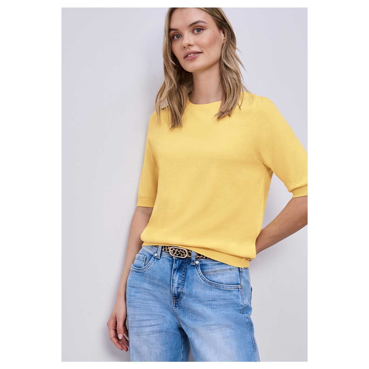 Damen Kurzarm Pullover Short Sleeve von Street One in Gelb, Vorderansicht am Model