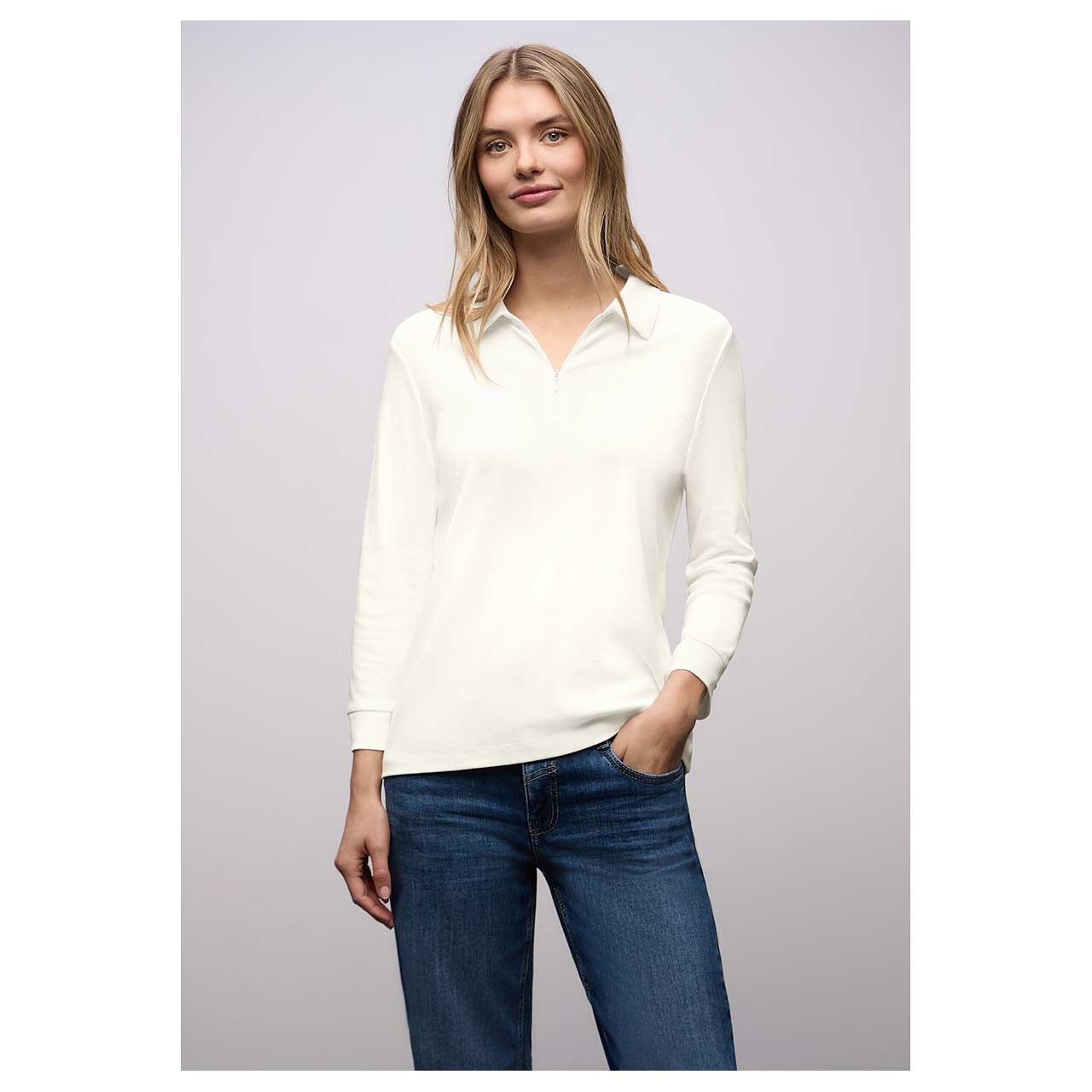 Damen 3/4 Arm Poloshirt Basic Zipper von Street One in Cremeweiß, Vorderansicht am Model