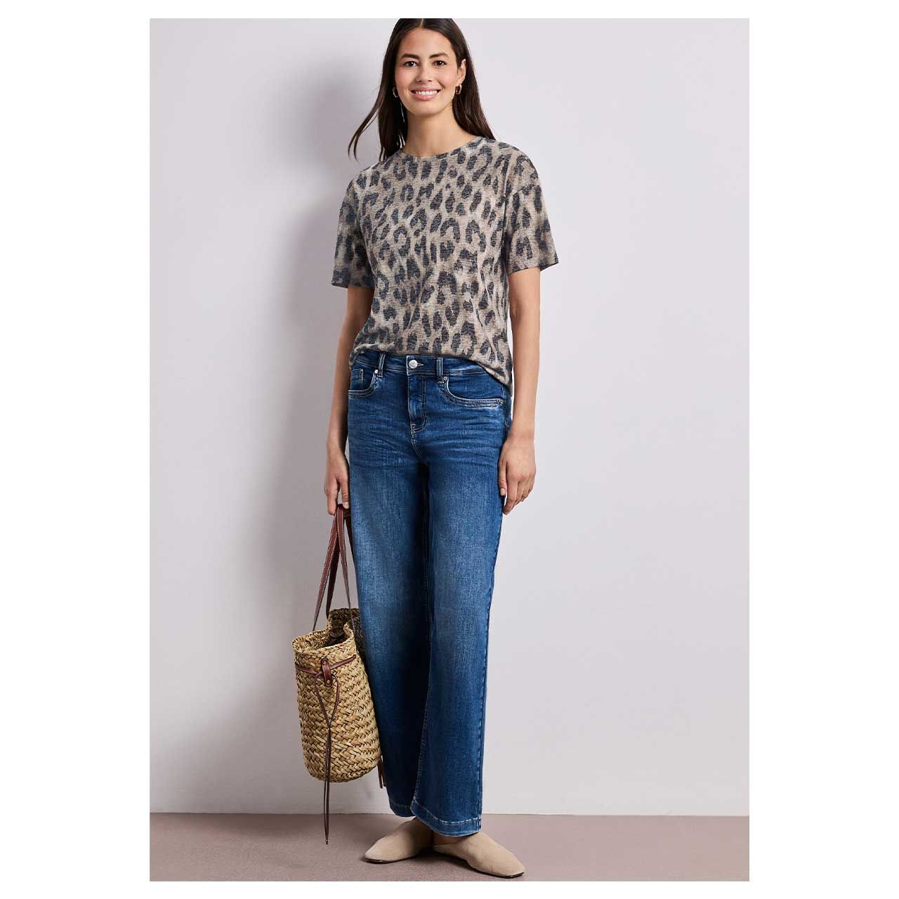 Damen T-Shirt Burn Dessin von Street One in Beige mit Print, Ganzkörperansicht am Model