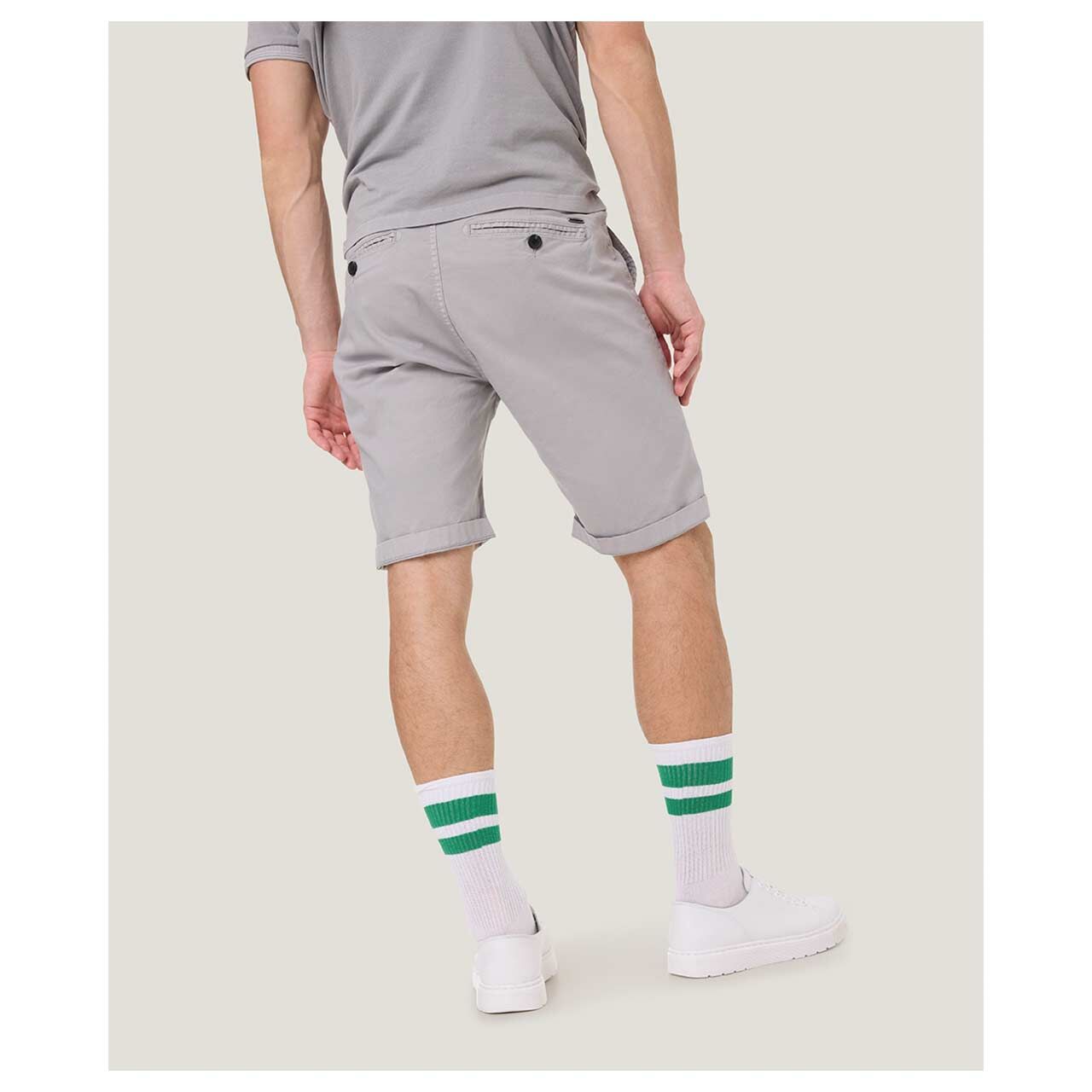 Stretch Herren Chino Baumwoll Bermuda Lenny in Grau von Pioneer, Nahaufnahme Model Rückansicht