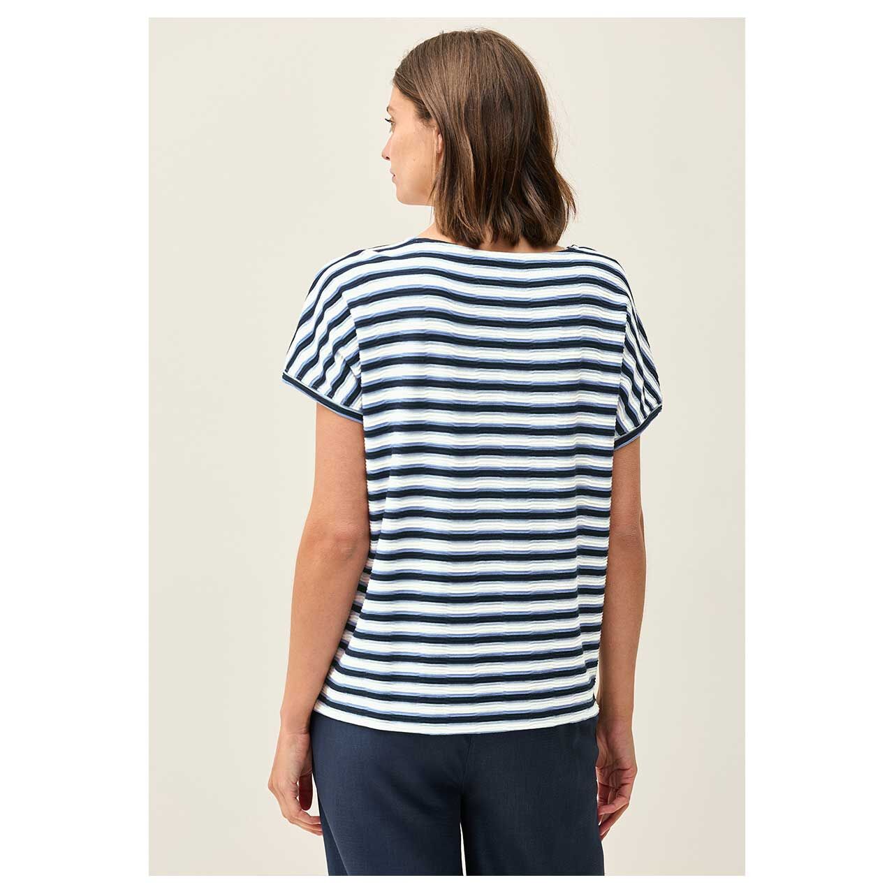 Rückansicht im Detail des getragenen Damen T-Shirt von Cecil in Dunkelblau gestreift